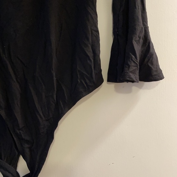 Forever 21 black v neck Ruffle sleeve bodysuit large - Picture 4 of 5